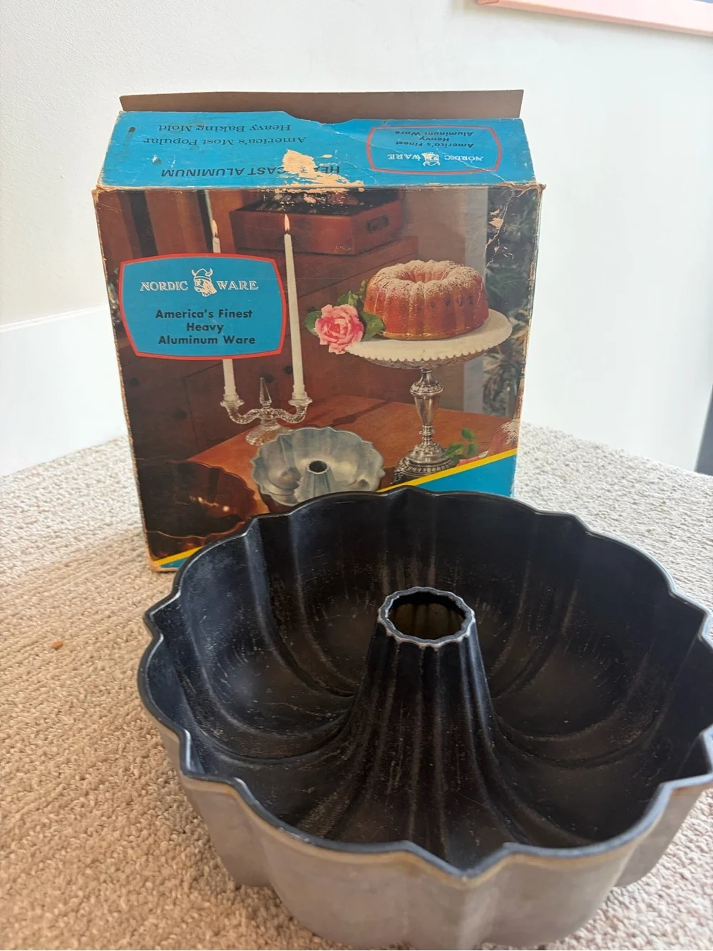Vintage Heavy Duty 12 cup NORDIC WARE Bundt Pan.